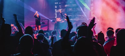 体育爱好者在线社区互动场景